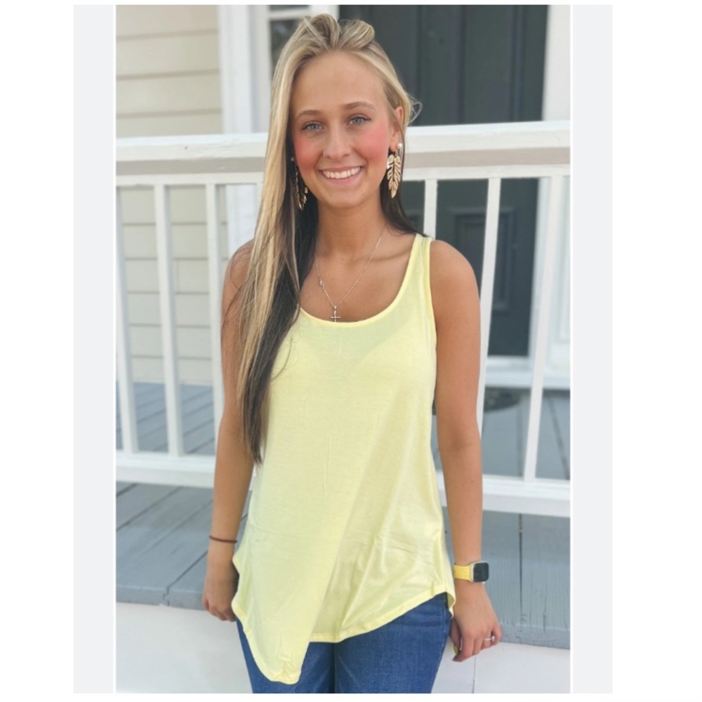 Host Pick 💙 New BCBG racer back tank top